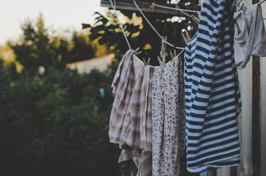 Ropa de Segunda Mano: ¿Tendencia pasajera o revolución sostenible?