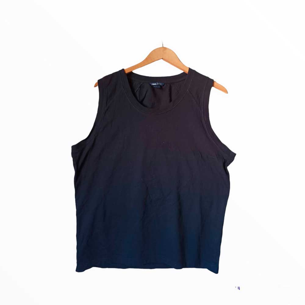 Camiseta Negra- H&M -Talla L