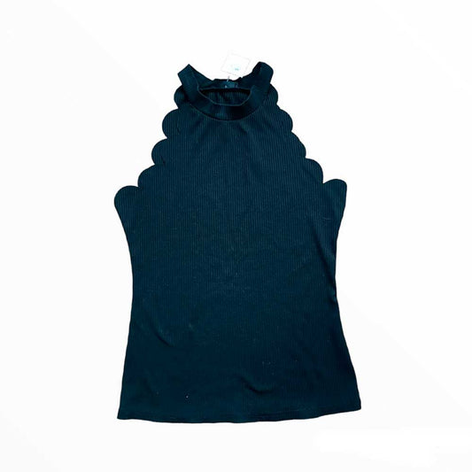 Camiseta de color negra. Marca Shein